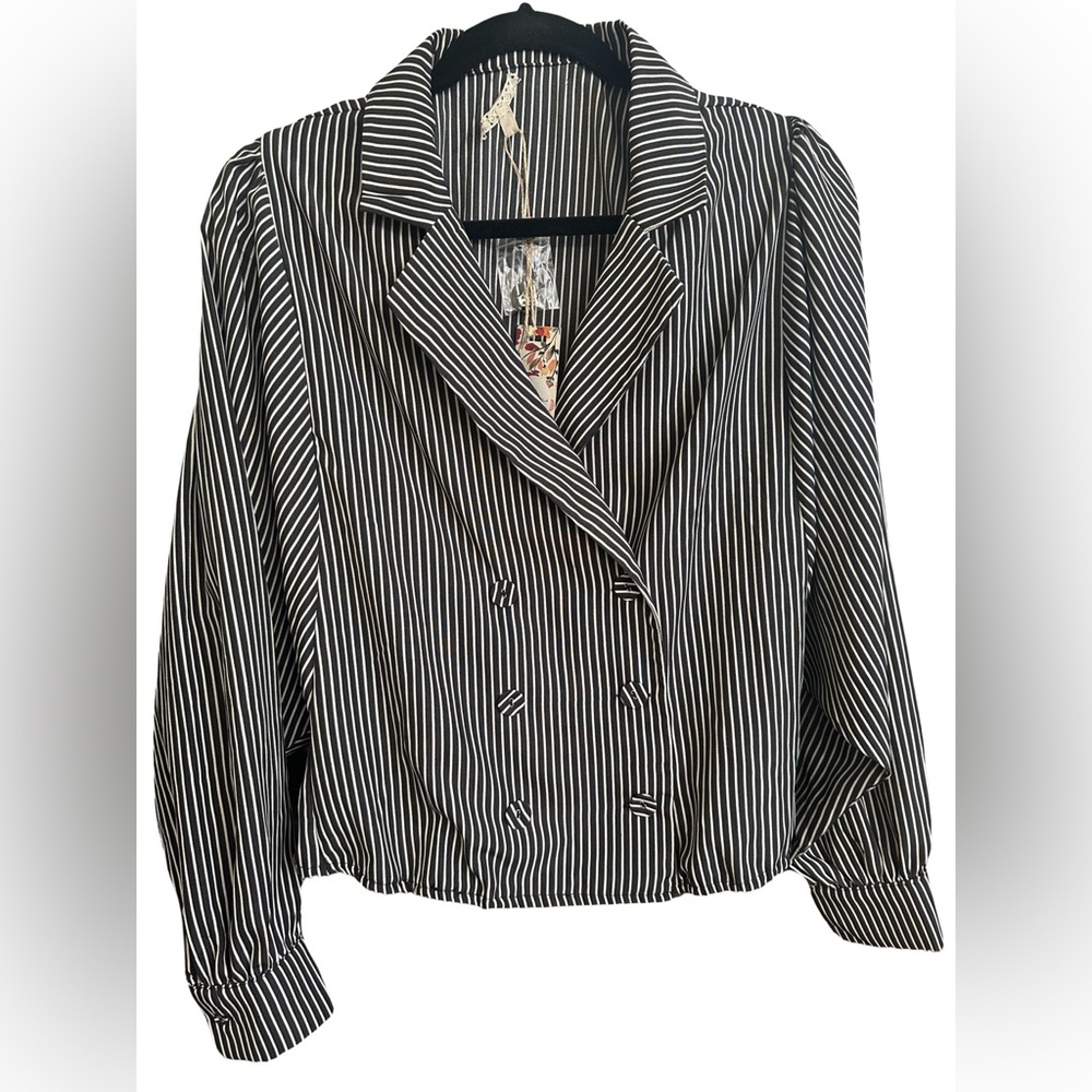 BUCKLE GIMMICKS NWT, Women's Lapel Black/White Shirt Long Sleeve Blouse Medium